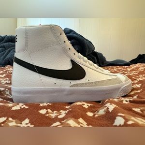 Nike Kids' Grade School Blazer Mid '77 Shoes